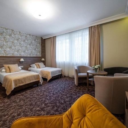 Korona Hotel Ostroleka  ภายนอก รูปภาพ