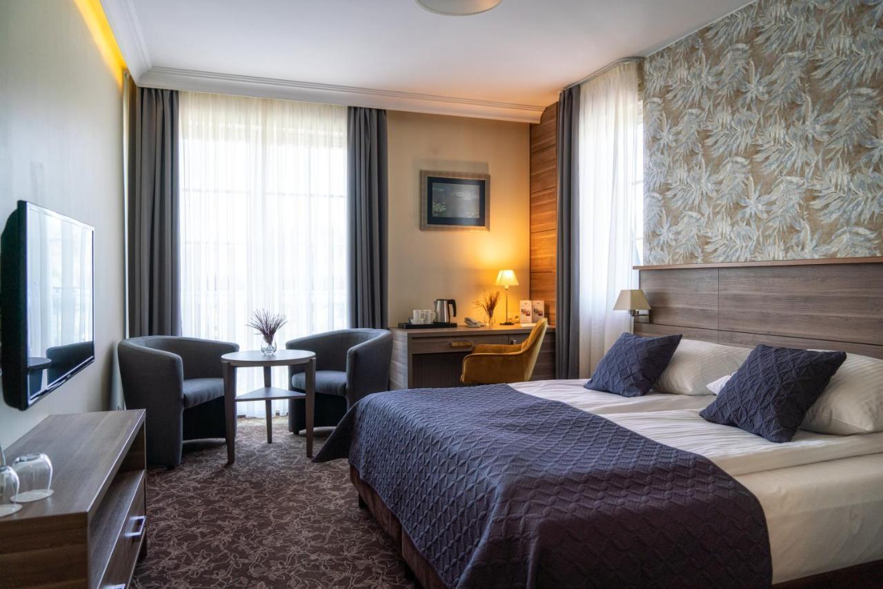 Korona Hotel Ostroleka  ภายนอก รูปภาพ