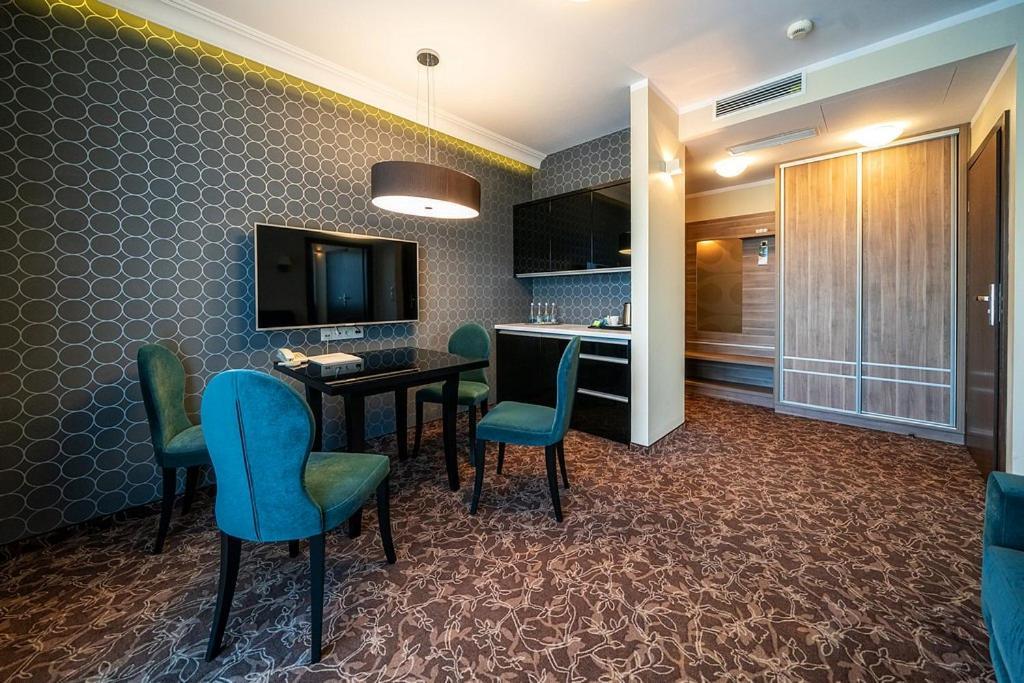 Korona Hotel Ostroleka  ภายนอก รูปภาพ