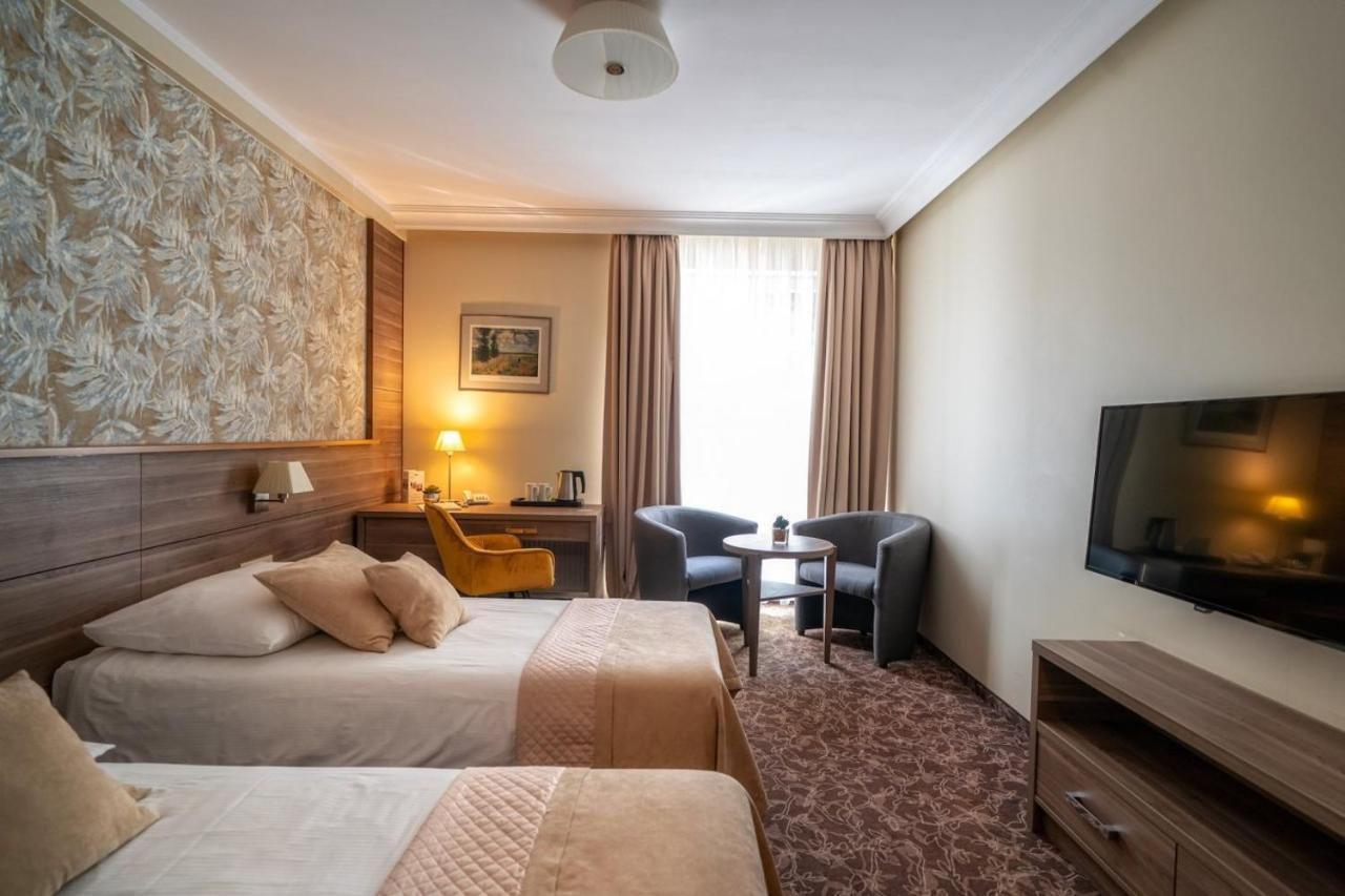 Korona Hotel Ostroleka  ภายนอก รูปภาพ