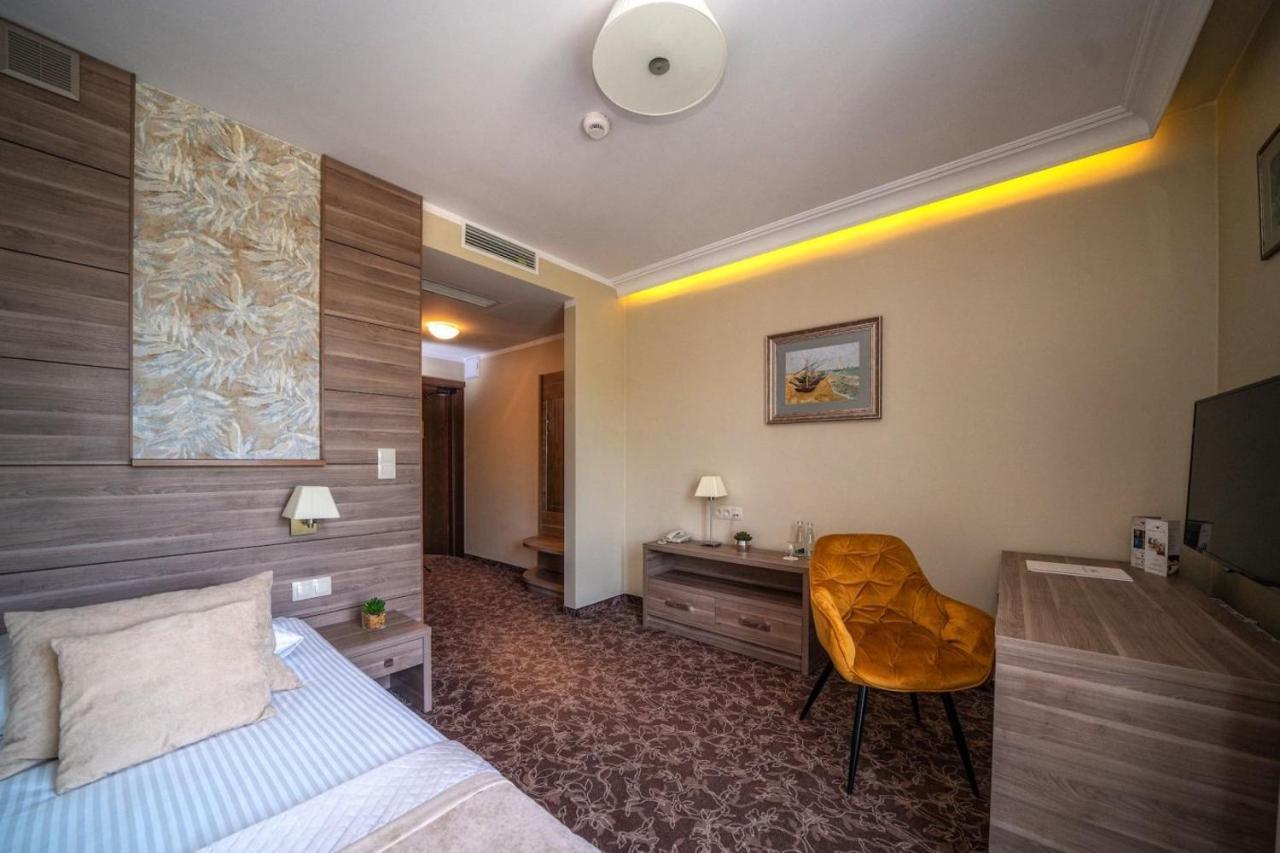 Korona Hotel Ostroleka  ภายนอก รูปภาพ