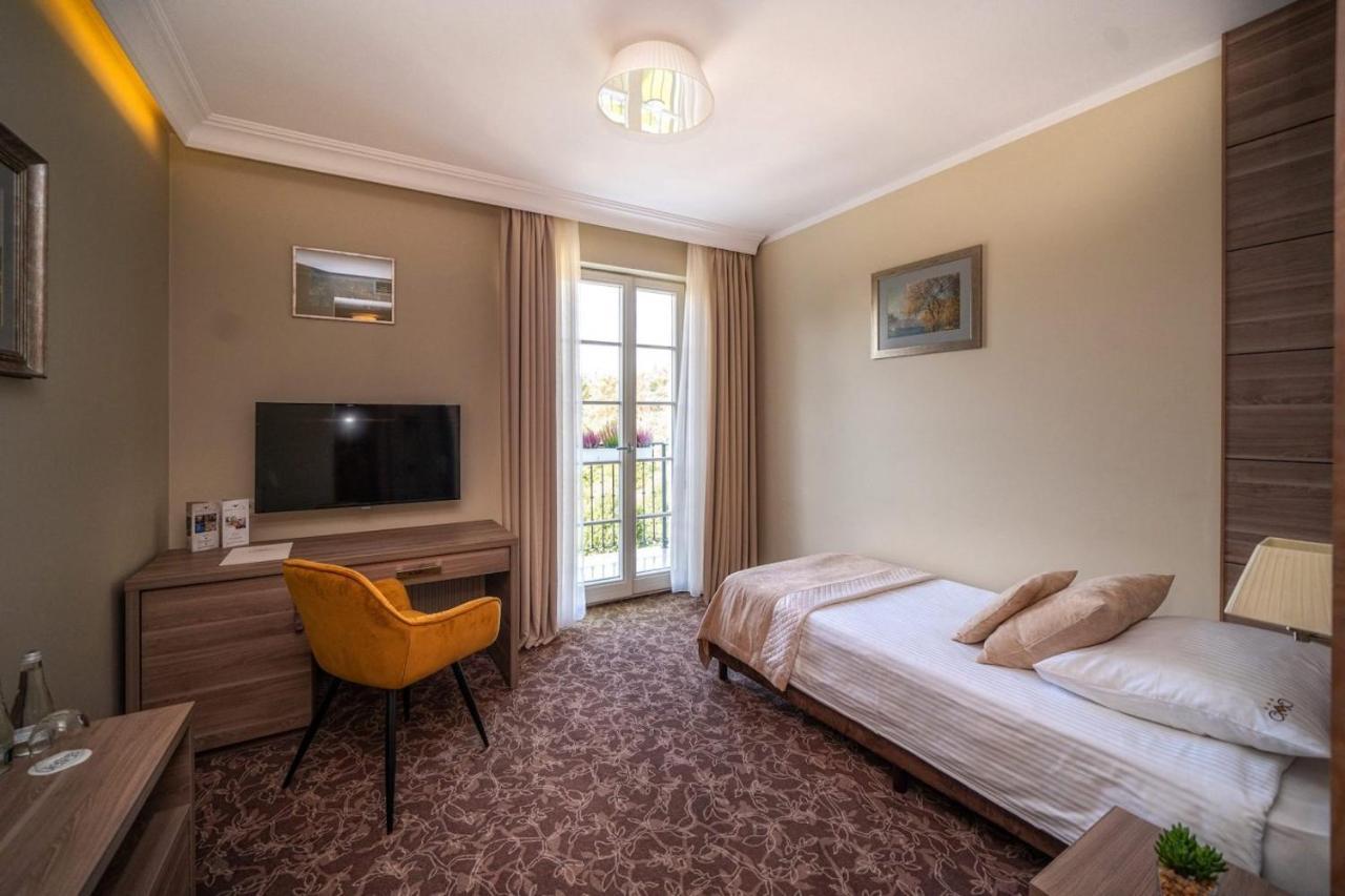 Korona Hotel Ostroleka  ภายนอก รูปภาพ