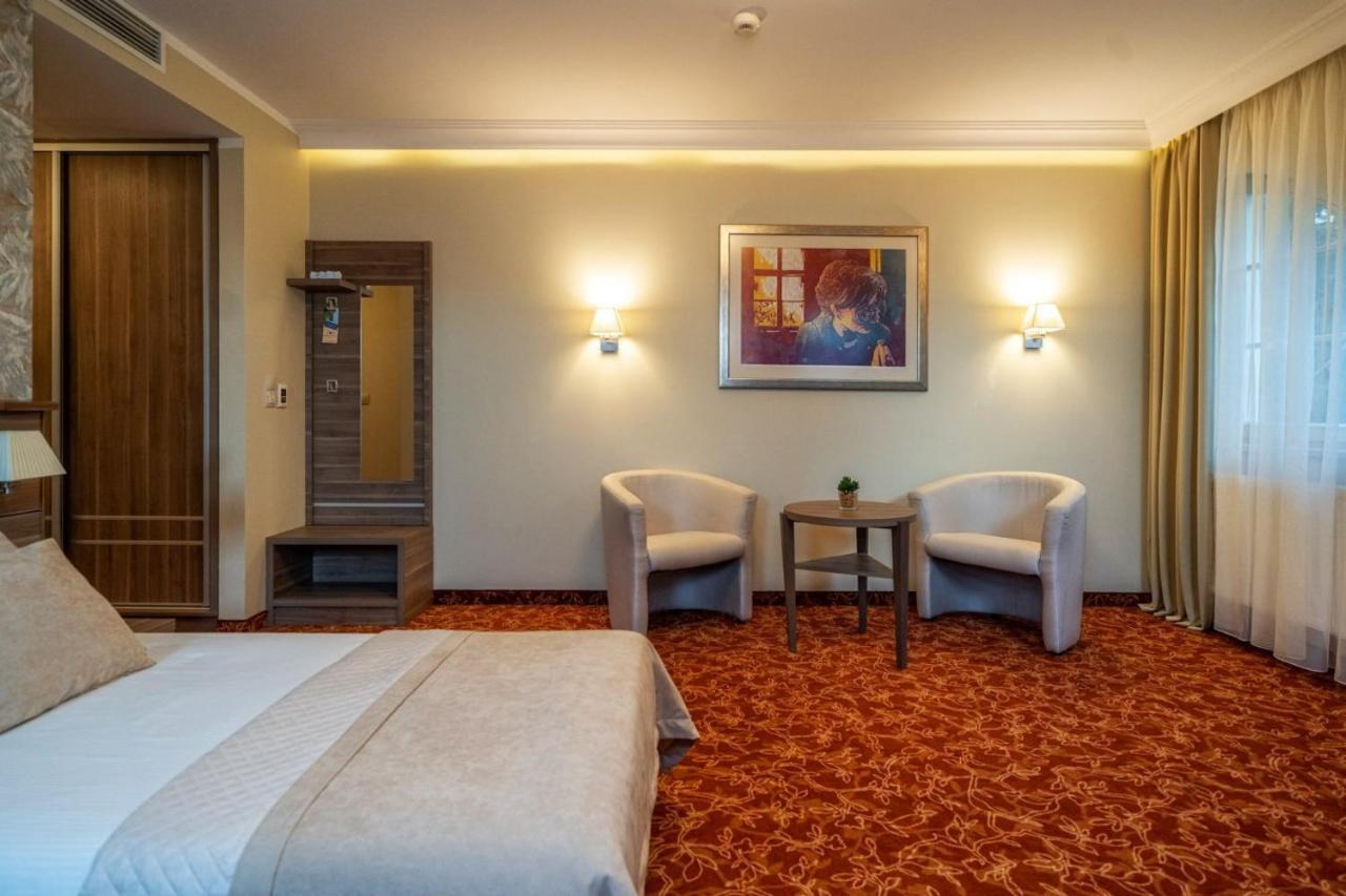 Korona Hotel Ostroleka  ภายนอก รูปภาพ